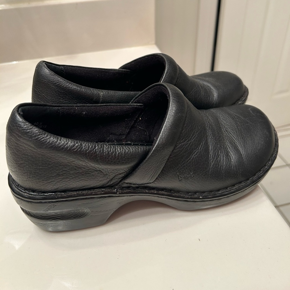 BOC Born Black Leather Clogs Women’s C16803 size 9. Like new